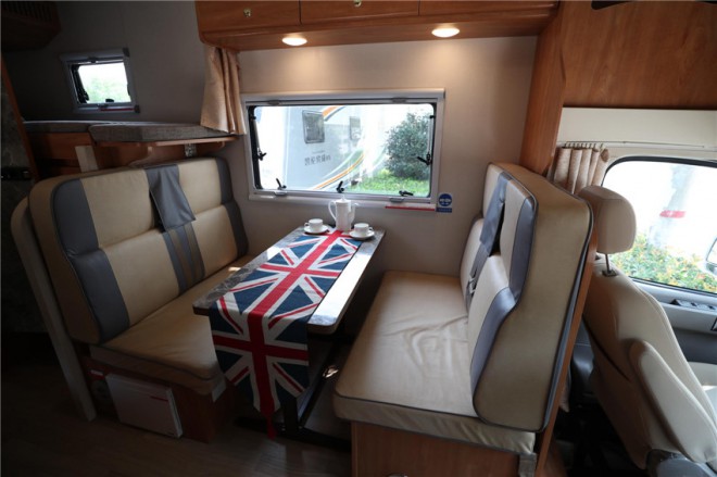 奔驰凯伦宾威24h双拓展旅居房车,凯伦宾威50万左右