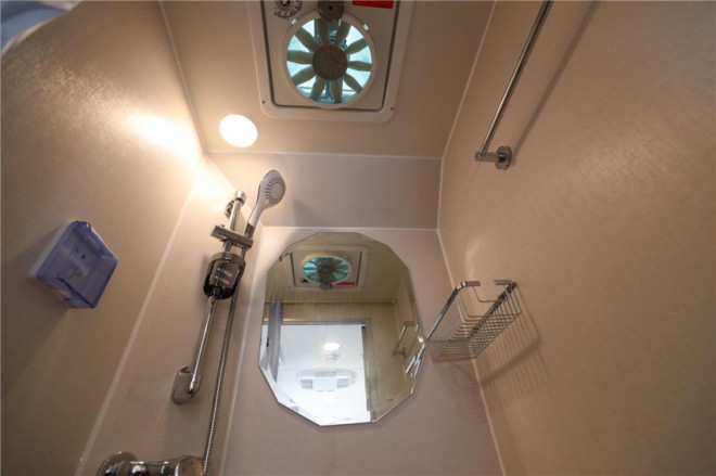 奔驰凯伦宾威24h双拓展旅居房车,凯伦宾威50万左右