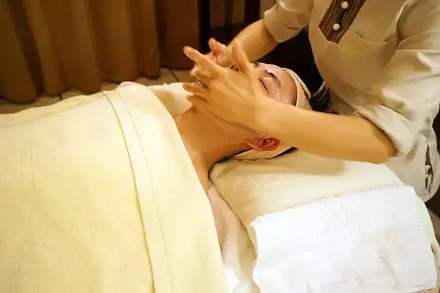 东莞唐拉雅秀酒店早茶,东莞唐拉雅秀酒店前台