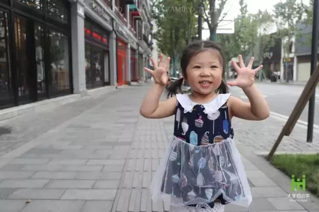 中山大道潮童街拍：很萌很酷很厉害，还会耍宝！