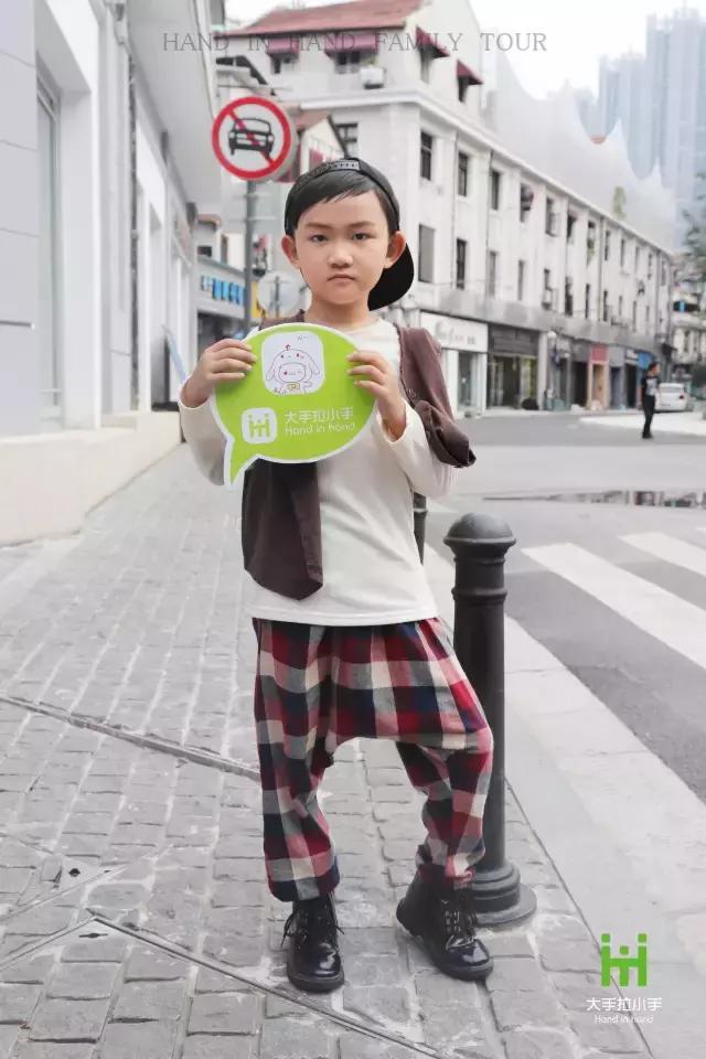 中山大道潮童街拍：很萌很酷很厉害，还会耍宝！