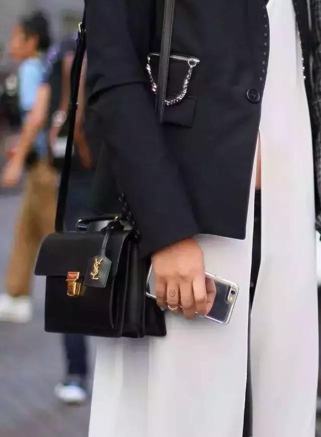 月薪5000买大牌包,月薪5k为什么买1w的包