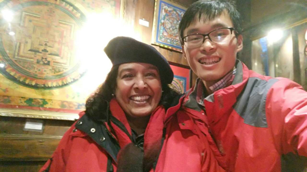 大理人在香格里拉：儿子女儿都上大学了，工作简单轻松当生活