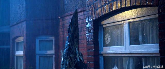 图解电影《招魂2》｜恶鬼折磨萝莉的一百种方法，被吓到漏尿