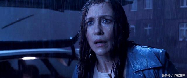 图解电影《招魂2》｜恶鬼折磨萝莉的一百种方法，被吓到漏尿