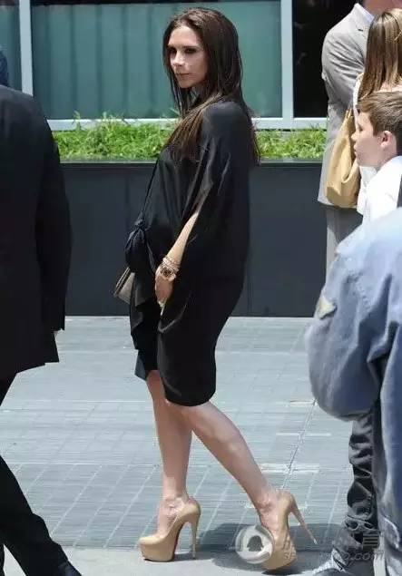 姑娘们，别让高跟鞋毁了你的双脚