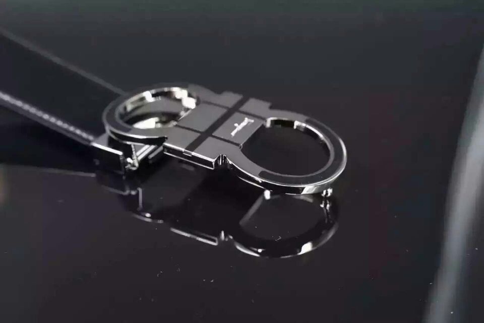 皮带范思哲贵还是gucci贵 (范思哲皮带适合正装还是休闲装)