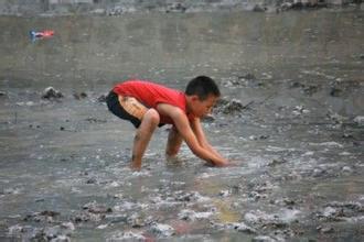 80鍚庡啘鏉戦暱澶х殑瀛╁瓙,80鍚庤兘娲诲埌浠婂ぉ鍏ㄩ潬鍊斿己