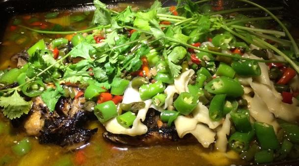 火爆排队的烤鱼,火爆排队的烤鱼小店