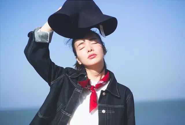 牛仔外套帅气洒脱又不失文艺,很有气质的牛仔外套