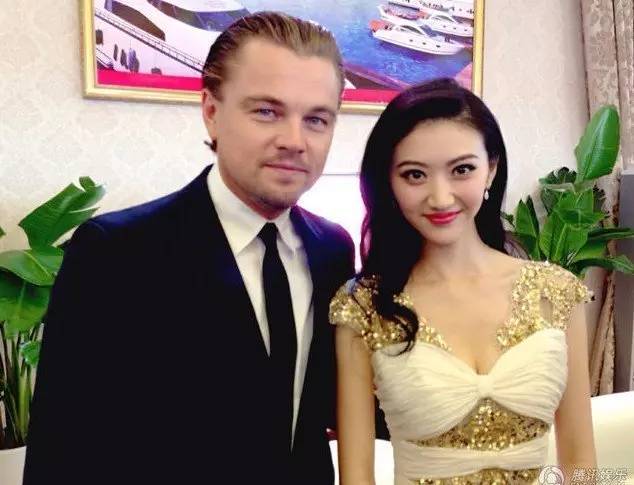 竟然是她？！亲昵合影新科奥斯卡影帝影后的这位中国女星已经在国际化的道路上把冰冰和baby们甩了好远好远