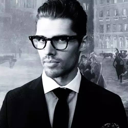 普通男人戴眼镜显得沉稳了,戴眼镜的男人如何保持帅气