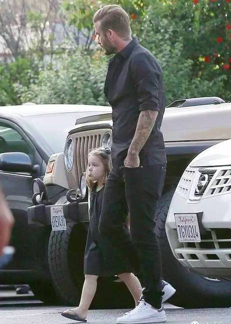 现在有什么夏天穿的好看的小白鞋 (有什么好看的百搭小白鞋)