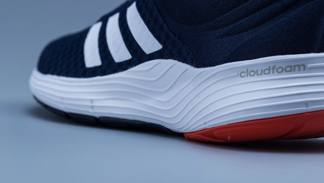 阿迪跑鞋adidas8,adidas阿迪达斯三万块钱跑鞋