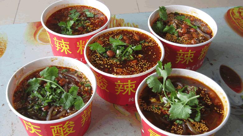 重庆人气最高的酸辣粉,一碗酸辣粉火爆十一年