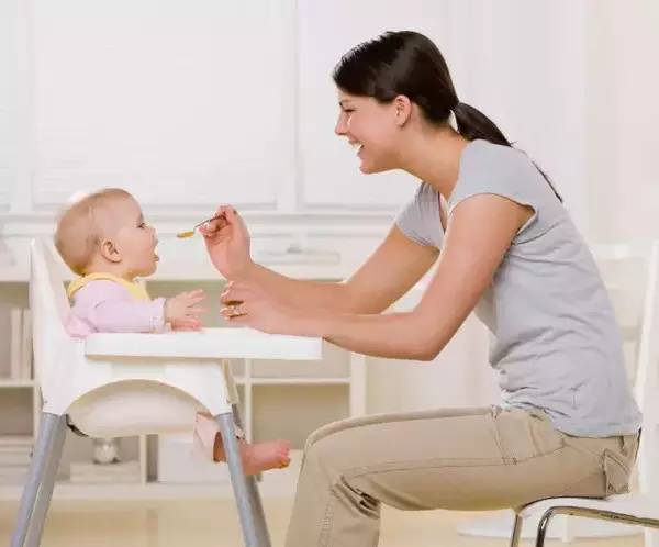 帮宝宝缓解出牙不适的四个技巧,宝宝出牙的时间症状及护理知识