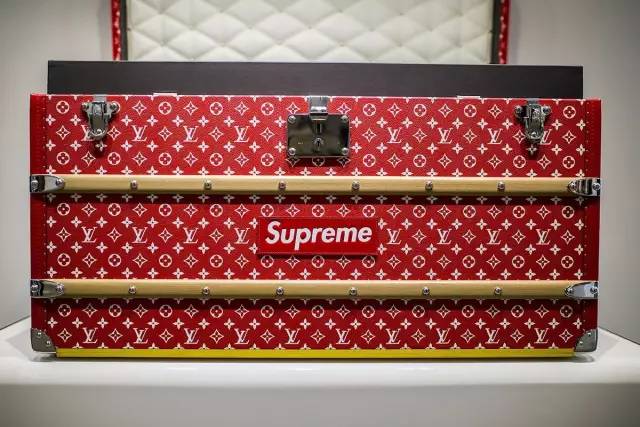 lv联名supreme详细介绍 (lvsupreme联名现在被炒到多少)