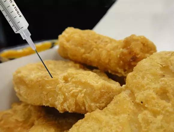 桌边社0824：想在中国找到不用抗生素的鸡，难度很大