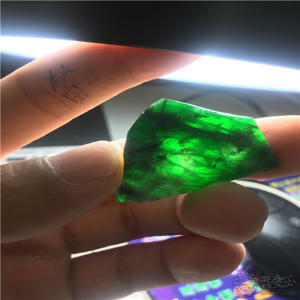 翡翠玉雕雕刻过程,用心去雕刻