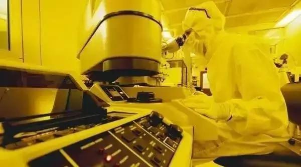 明年双摄手机成主流；高通、苹果卡位脸部辨识；嵌入式存储器转型