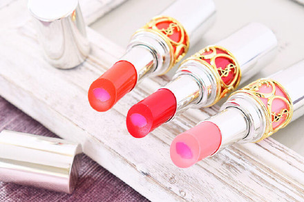 女生化妆包里必有的一支口红,女人的化妆包有哪些