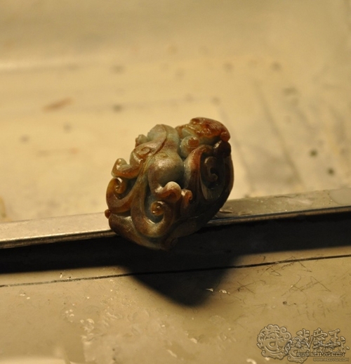 翡翠玉雕雕刻过程,用心去雕刻