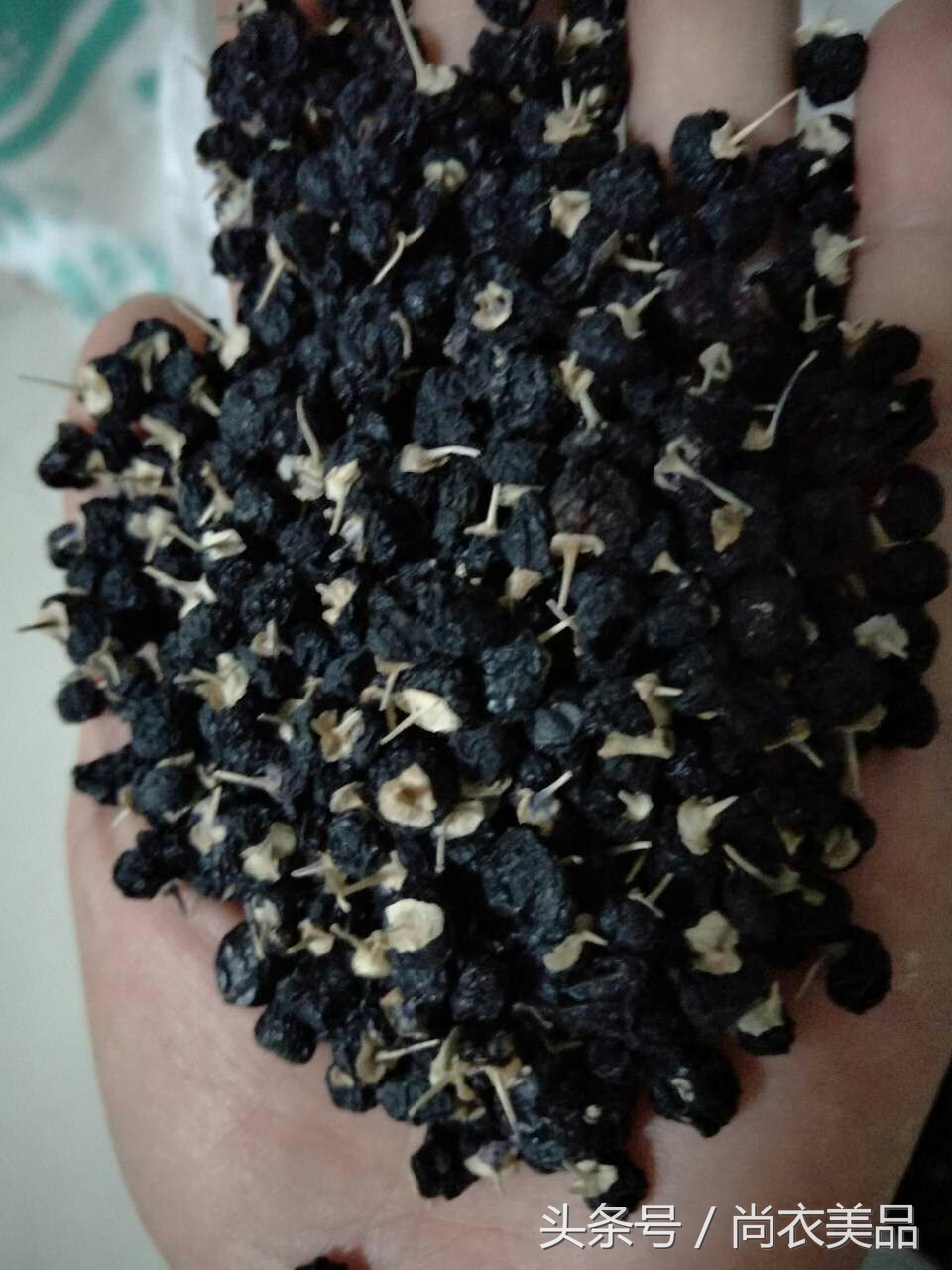 兰州黑枸杞有什么功效,新疆柴达木盆地的黑枸杞