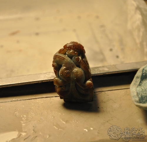 翡翠玉雕雕刻过程,用心去雕刻