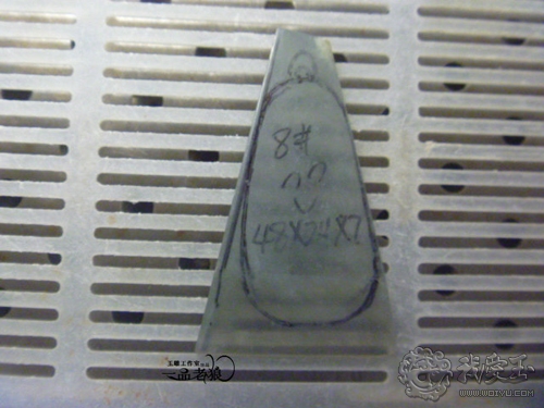 翡翠玉雕雕刻过程,用心去雕刻