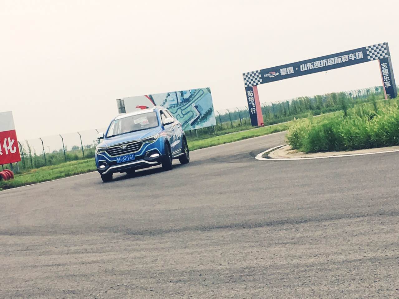 奔腾双核好还是i3好,奔腾两厢车推荐