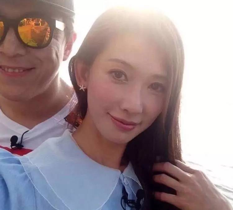 那些各种各样的耳钉,戴在小耳朵上的耳钉推荐