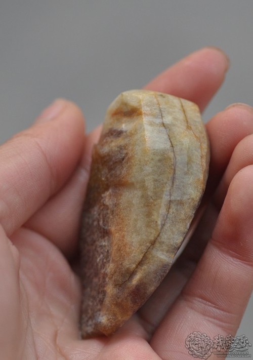 翡翠玉雕雕刻过程,用心去雕刻