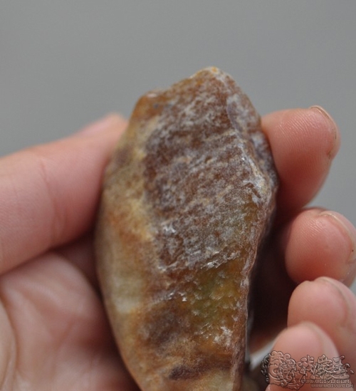 翡翠玉雕雕刻过程,用心去雕刻