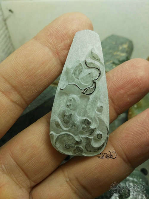 翡翠玉雕雕刻过程,用心去雕刻
