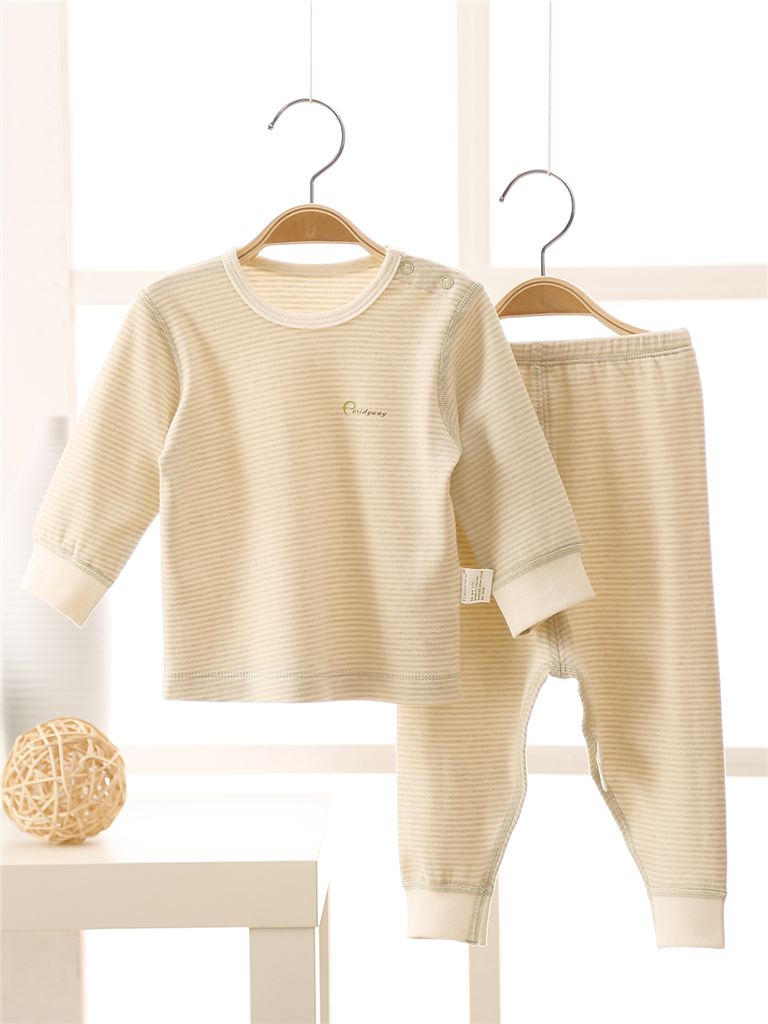 宝宝在哪些情况下不建议穿连帽衫,这些衣服你还敢给宝宝穿吗