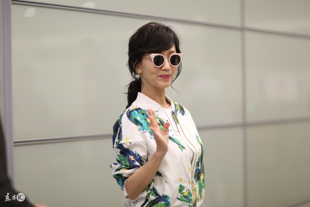 明星皮肤为什么那么紧致,为什么明星经常化妆皮肤还那么好