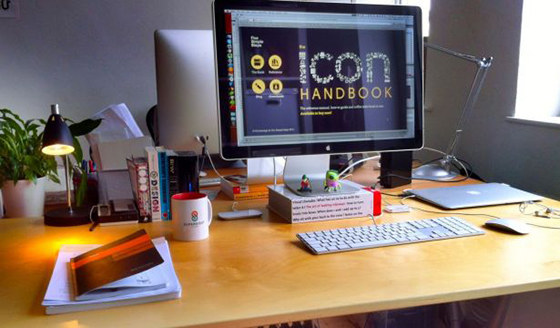 设计师两台显示屏怎么放好看,设计师两台显示器