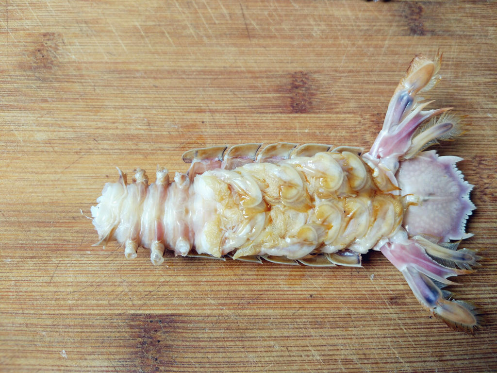 虾爬子怎么去壳,怎么剥皮皮虾的壳不扎手