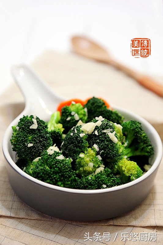 多吃青菜，想不健康都难！8种绿色蔬菜做法，一次学会