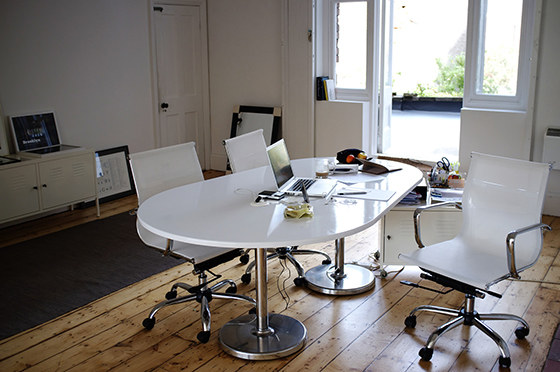 设计师两台显示屏怎么放好看,设计师两台显示器