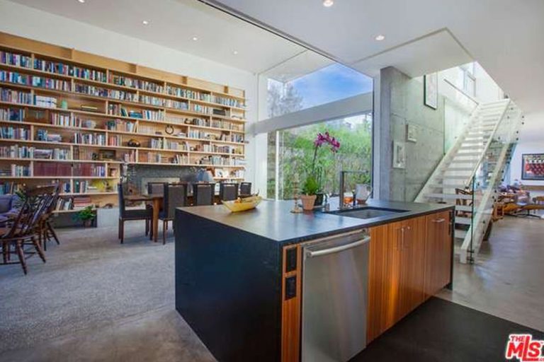 权游铁粉们听好了！“龙母”又多一个称号：中国明清家具爱好者