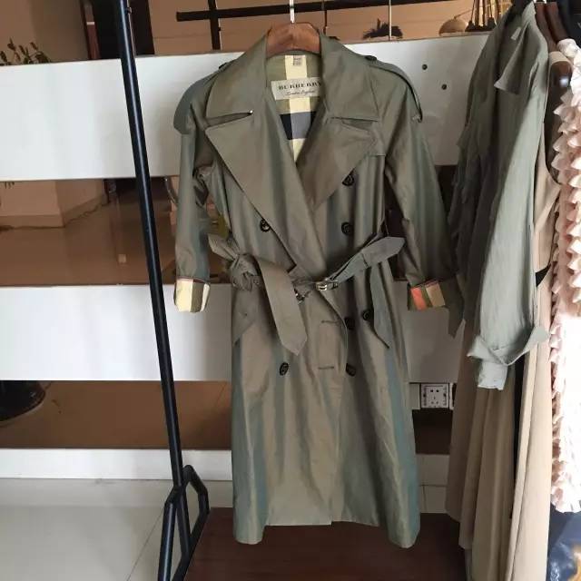 巴宝莉风衣回归现实,5万的巴宝莉风衣