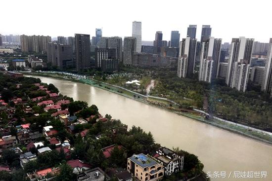 这家遍布全国的酒店房间拥有五星的配置，价格确是经济连锁的标准