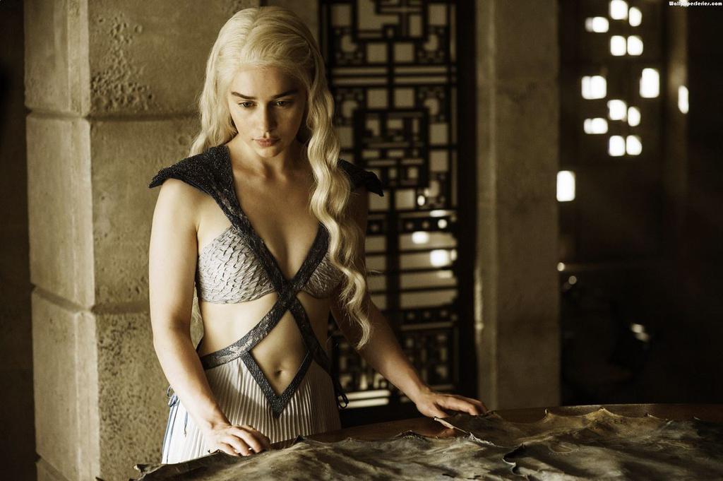 权游铁粉们听好了！“龙母”又多一个称号：中国明清家具爱好者