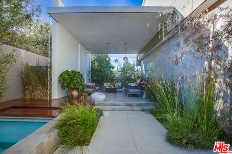 权游铁粉们听好了！“龙母”又多一个称号：中国明清家具爱好者