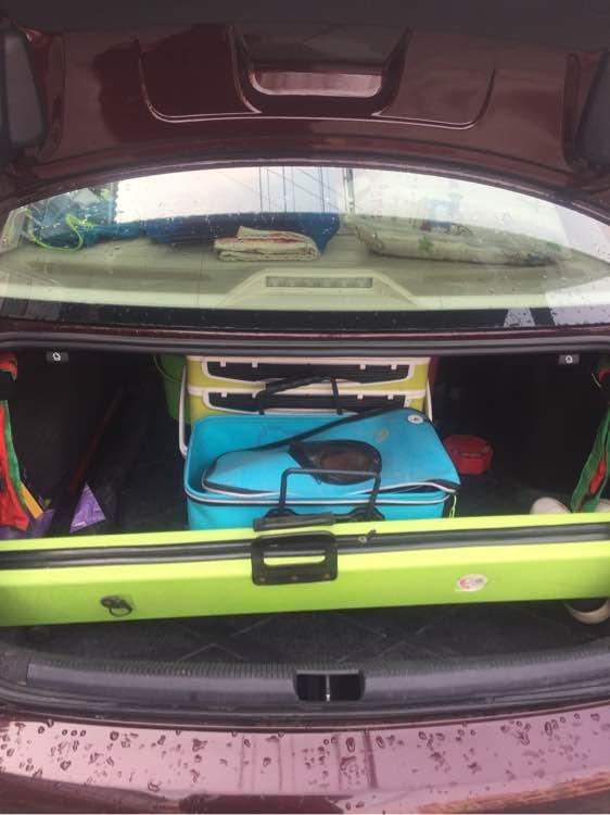 上班绑鱼钩，午休去钓鱼，因为工作耽搁了钓鱼，太不值！