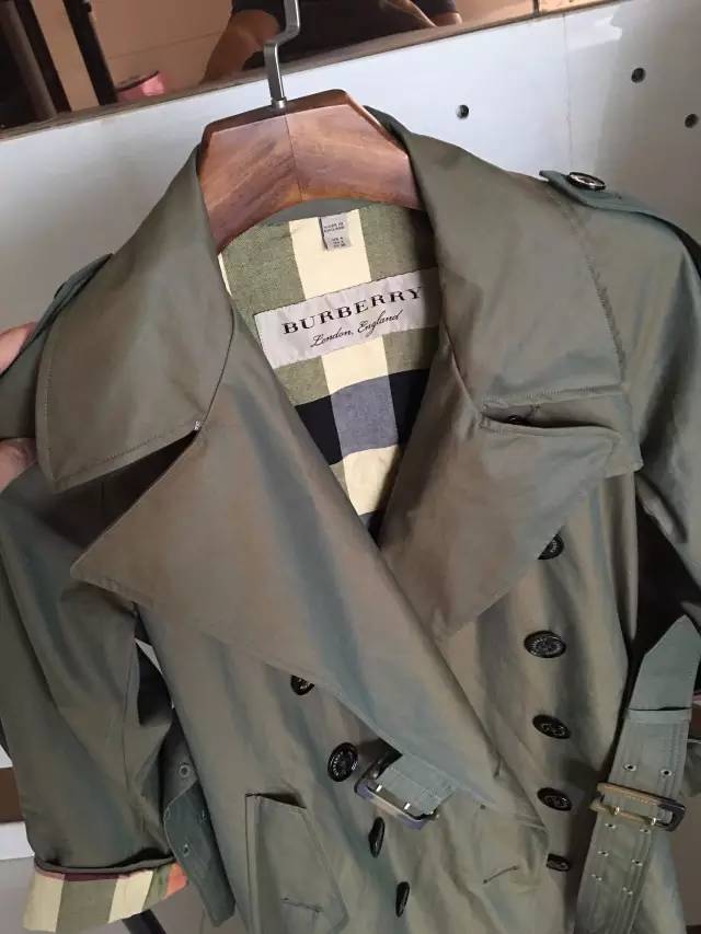 巴宝莉风衣回归现实,5万的巴宝莉风衣