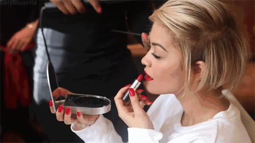 女生化妆包里必有的一支口红,女人的化妆包有哪些