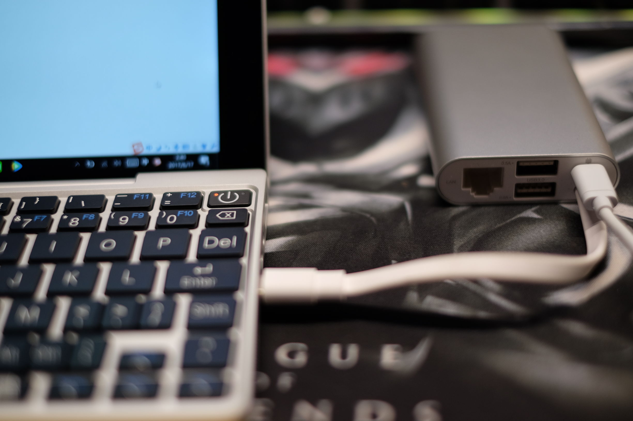 gpdpocketwin10迷你笔记本,可以装进口袋的笔记本电脑