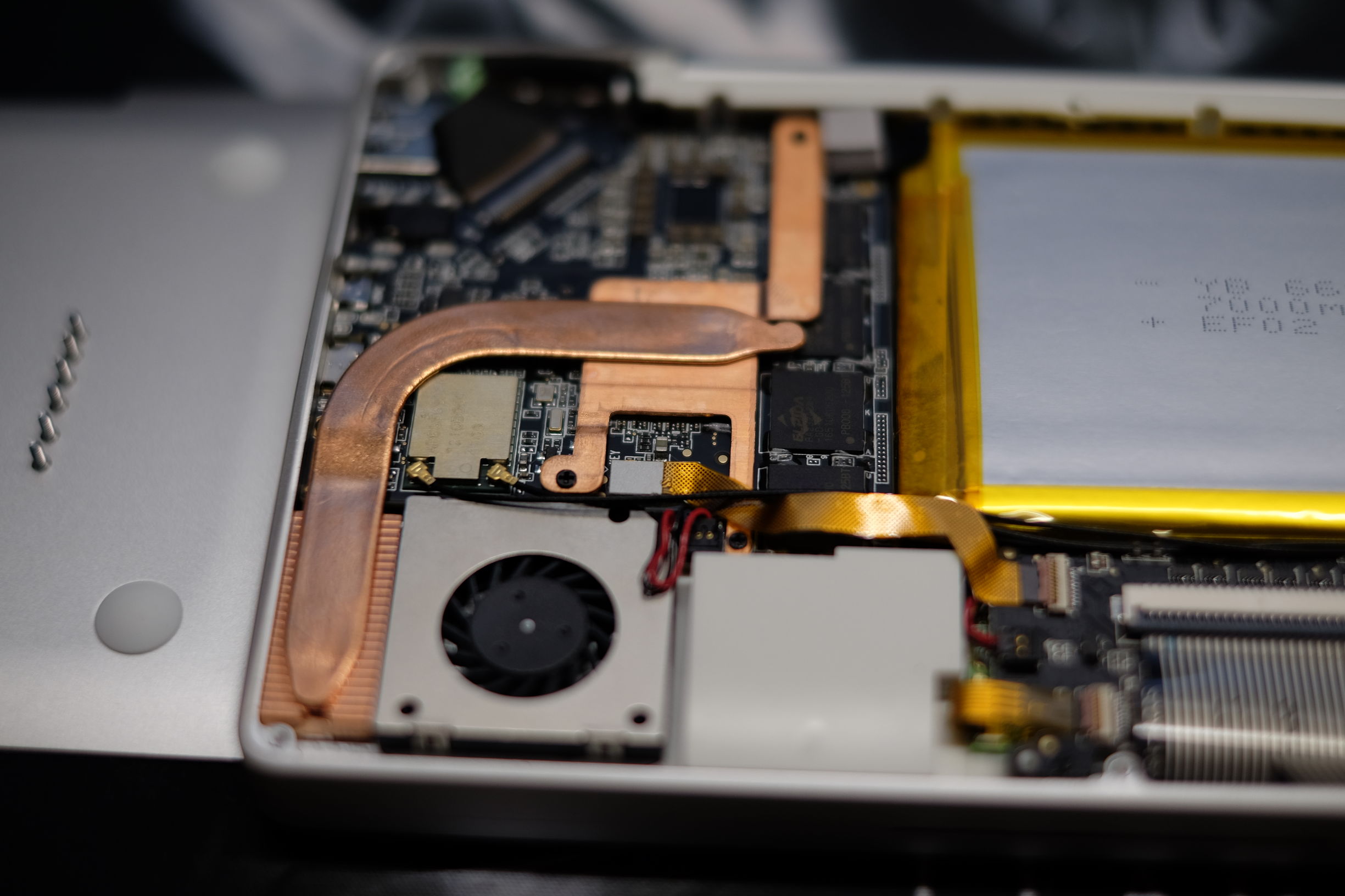 gpdpocketwin10迷你笔记本,可以装进口袋的笔记本电脑